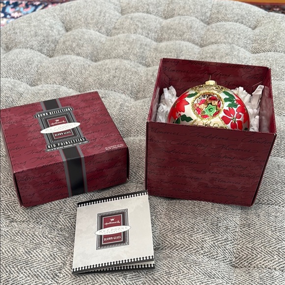 1998 Hallmark Christmas ornament featuring blown glass red poinsettias - Picture 1 of 3